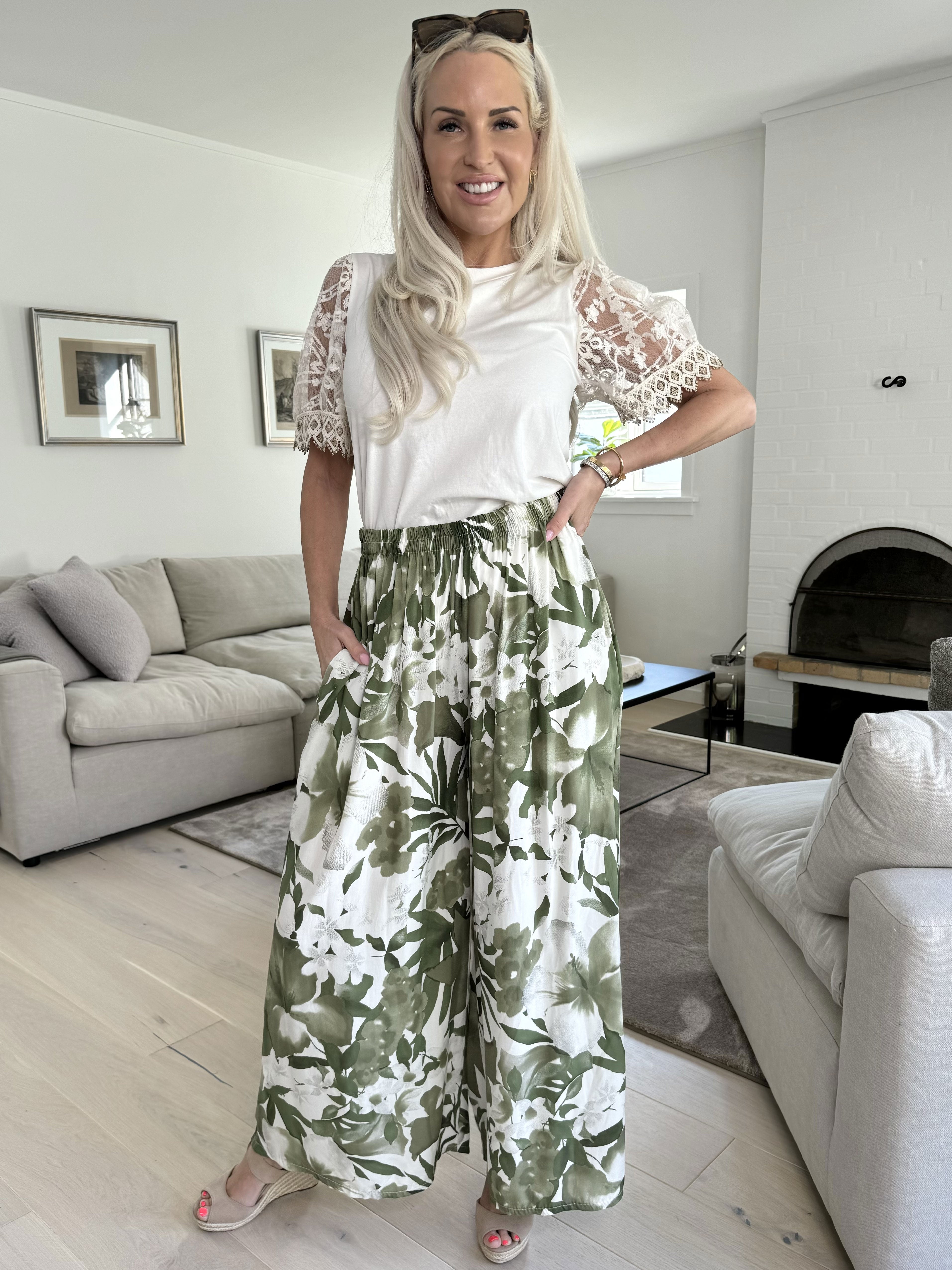 Fatina - Söta blommiga sommarbyxor
